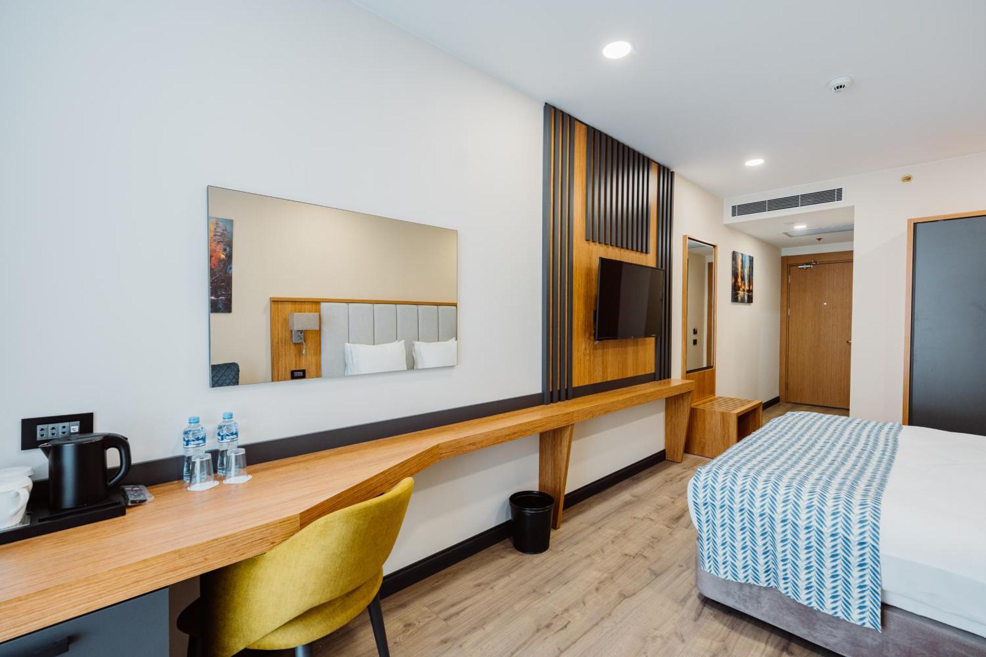 Best Western Plus バトゥーミ エクステリア 写真