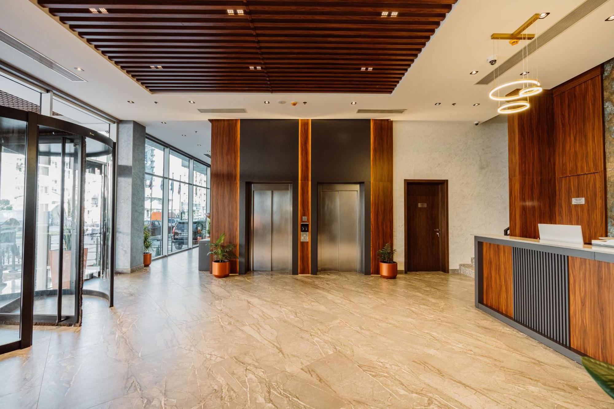 Best Western Plus バトゥーミ エクステリア 写真