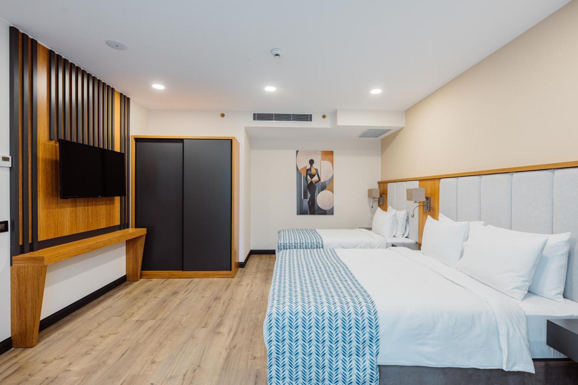 Best Western Plus バトゥーミ エクステリア 写真