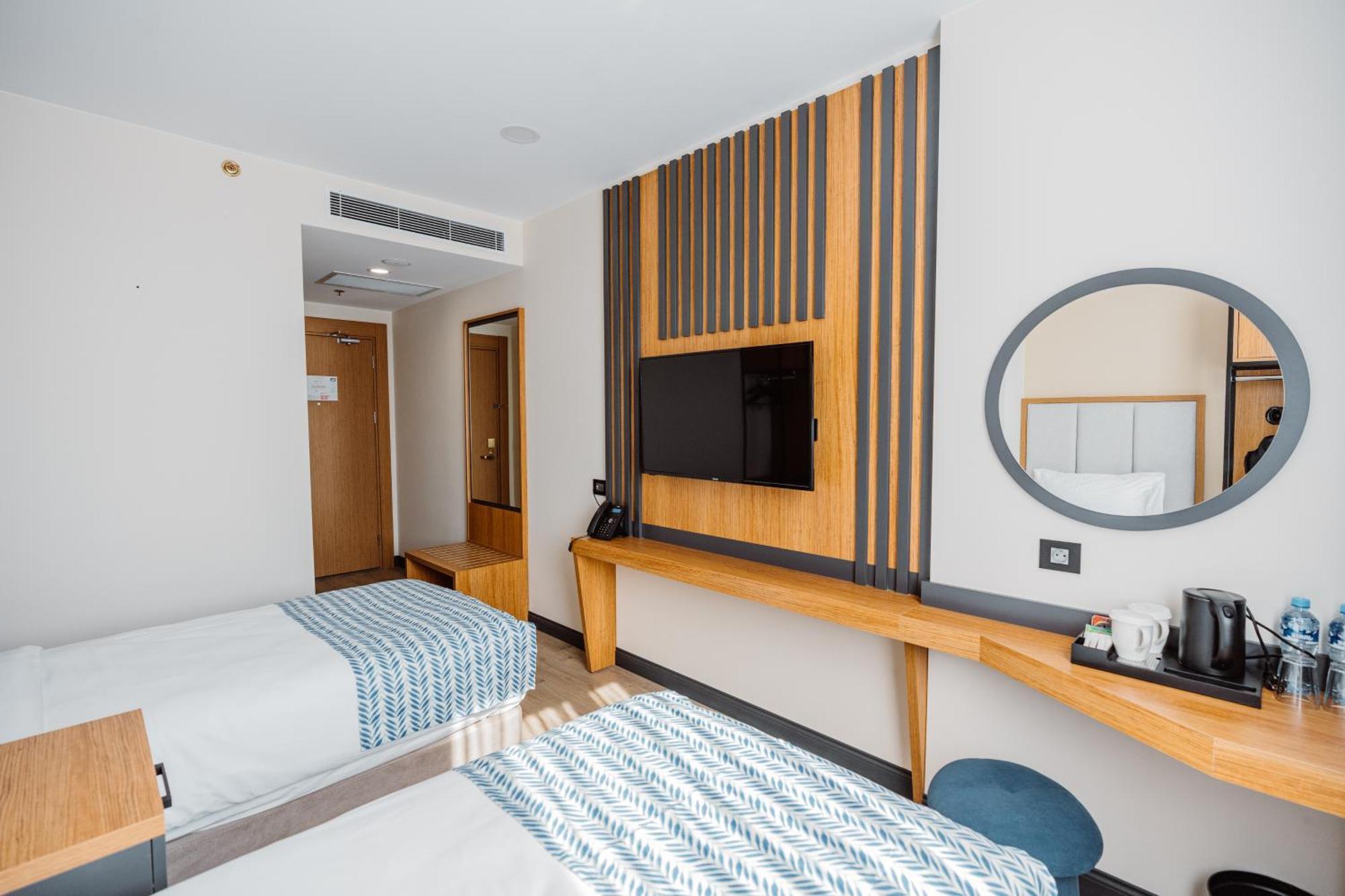 Best Western Plus バトゥーミ エクステリア 写真