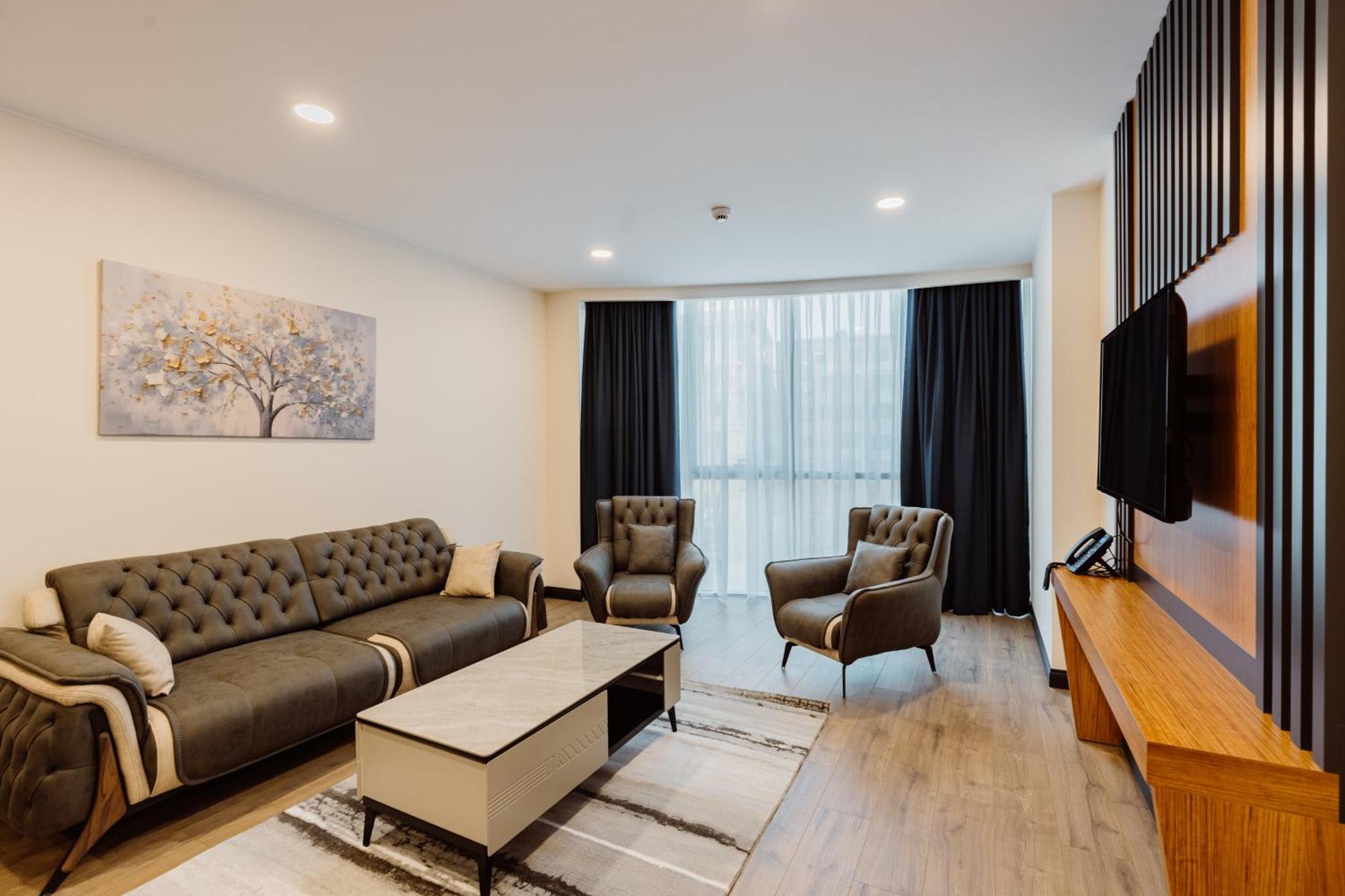 Best Western Plus バトゥーミ エクステリア 写真