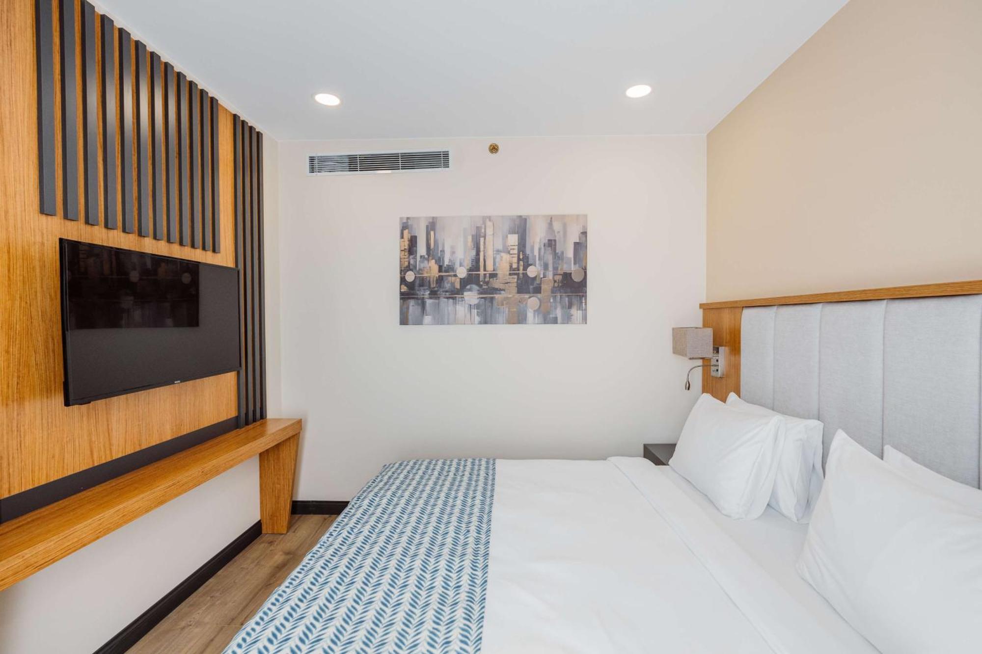 Best Western Plus バトゥーミ エクステリア 写真