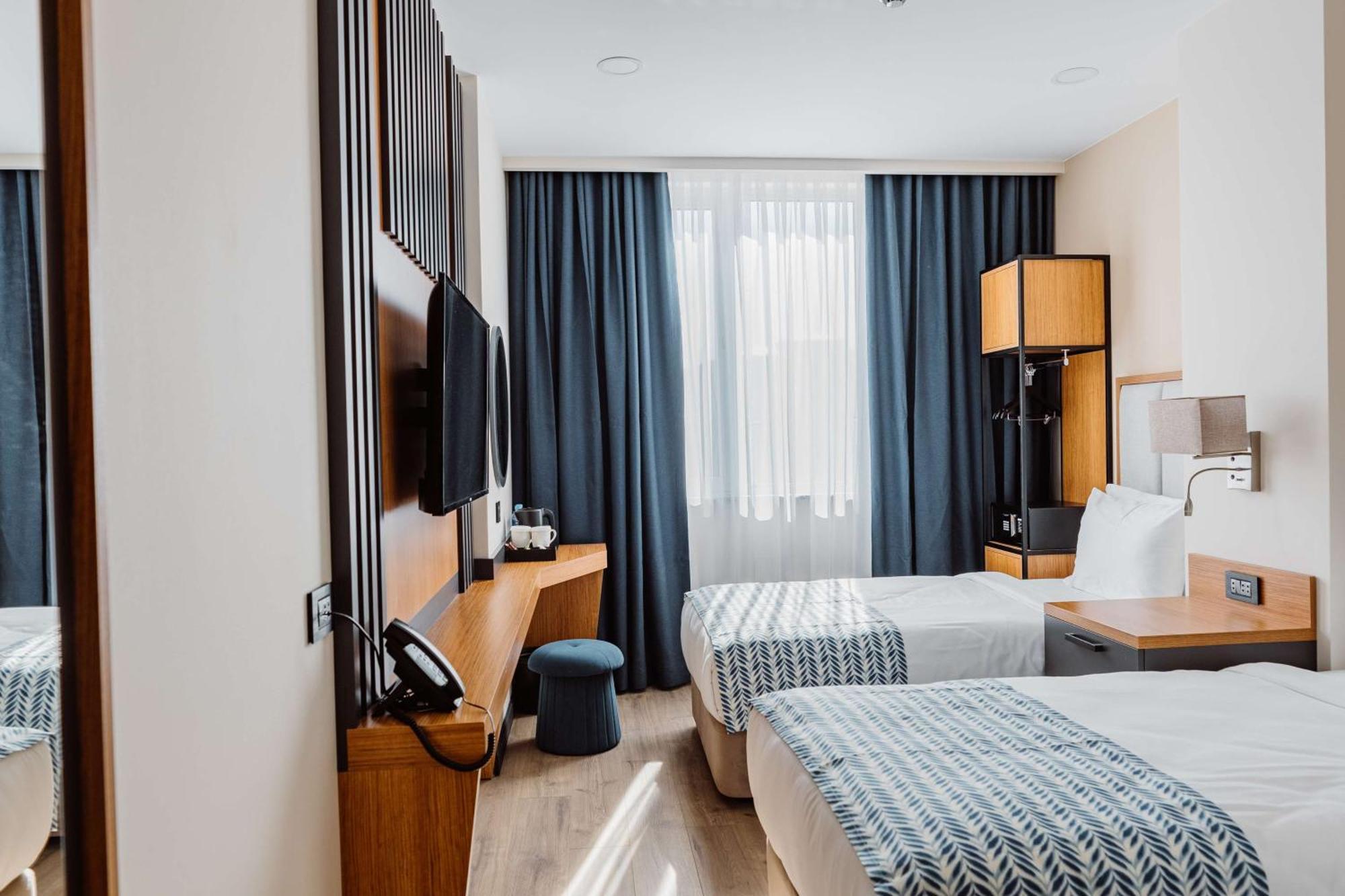 Best Western Plus バトゥーミ エクステリア 写真