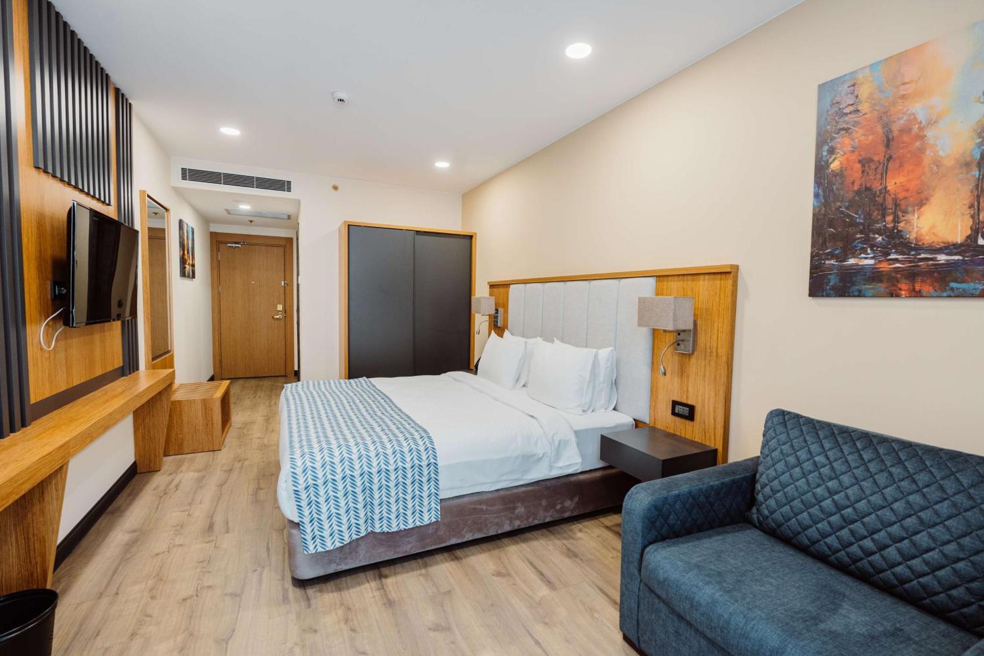 Best Western Plus バトゥーミ エクステリア 写真