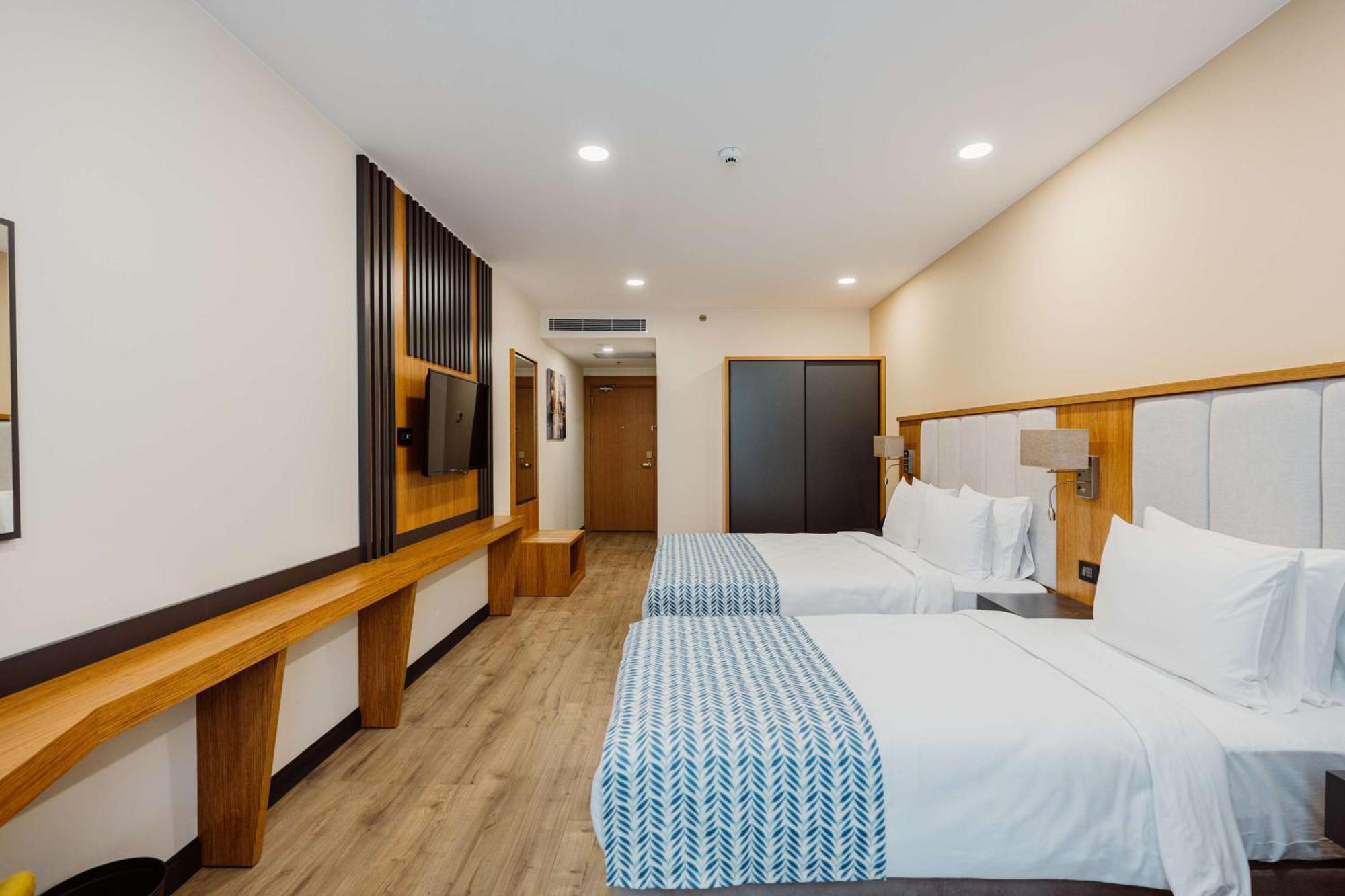 Best Western Plus バトゥーミ エクステリア 写真