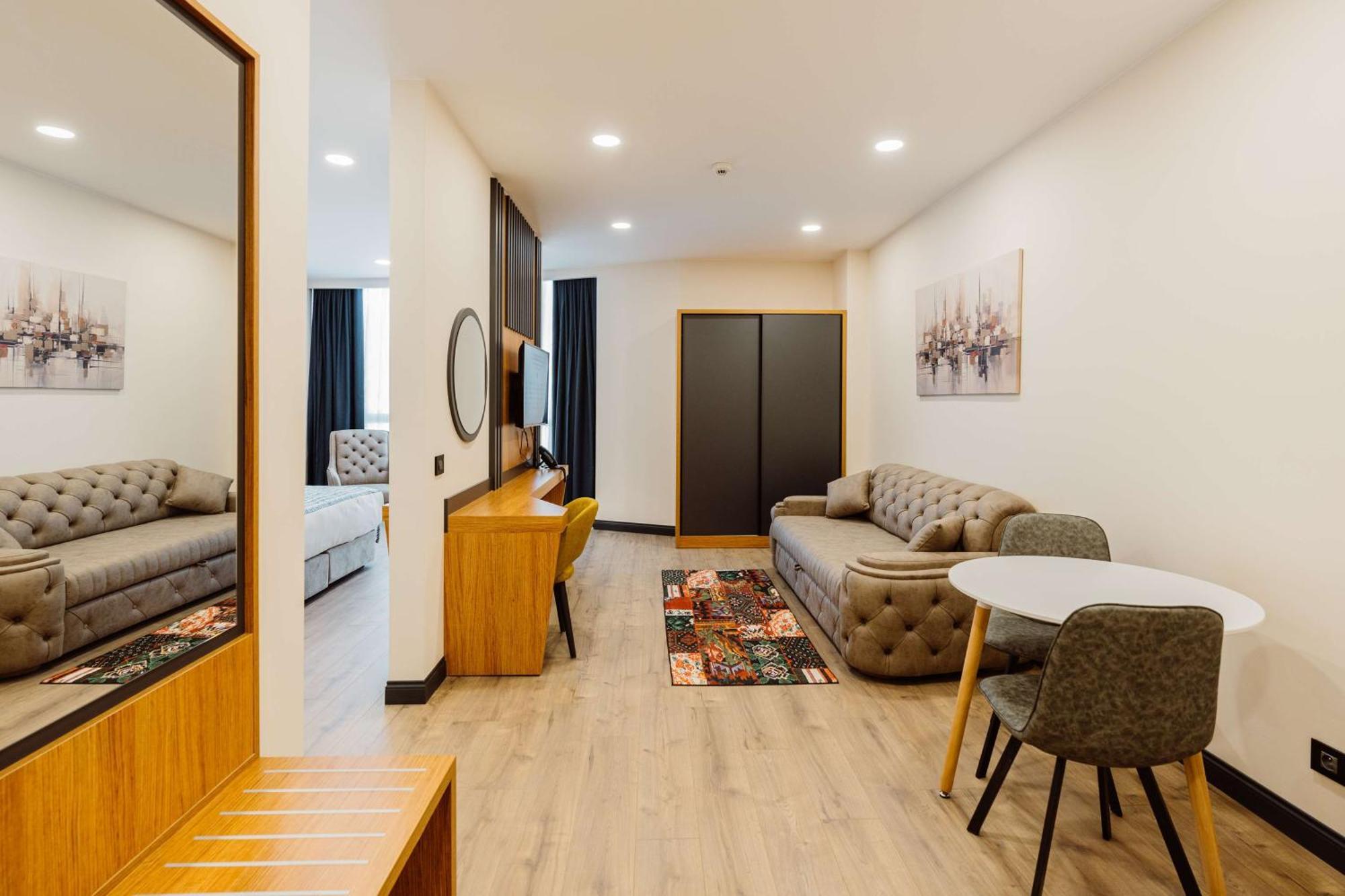 Best Western Plus バトゥーミ エクステリア 写真