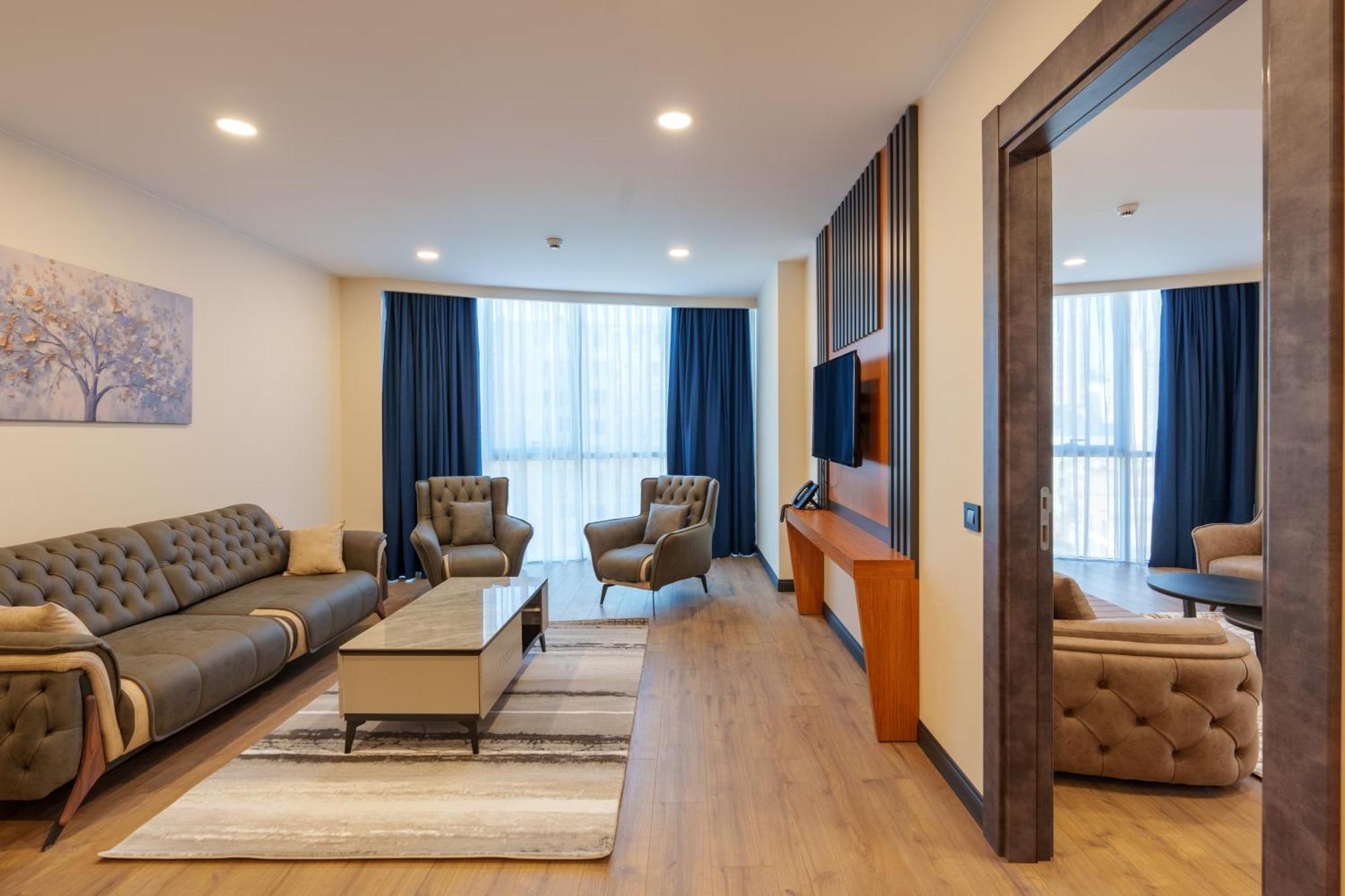 Best Western Plus バトゥーミ エクステリア 写真