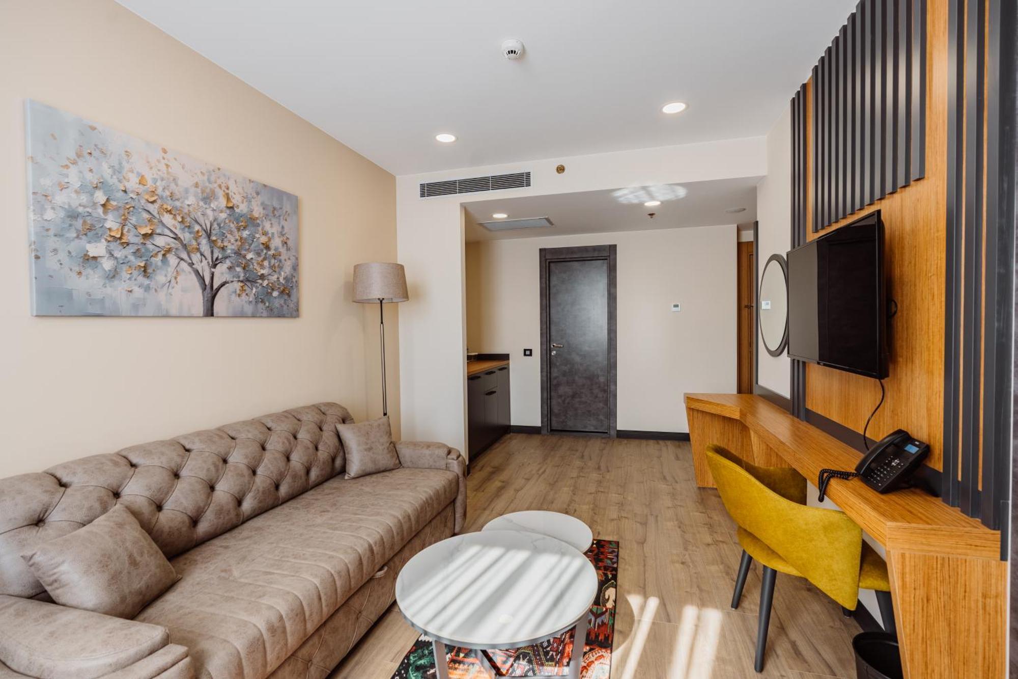 Best Western Plus バトゥーミ エクステリア 写真