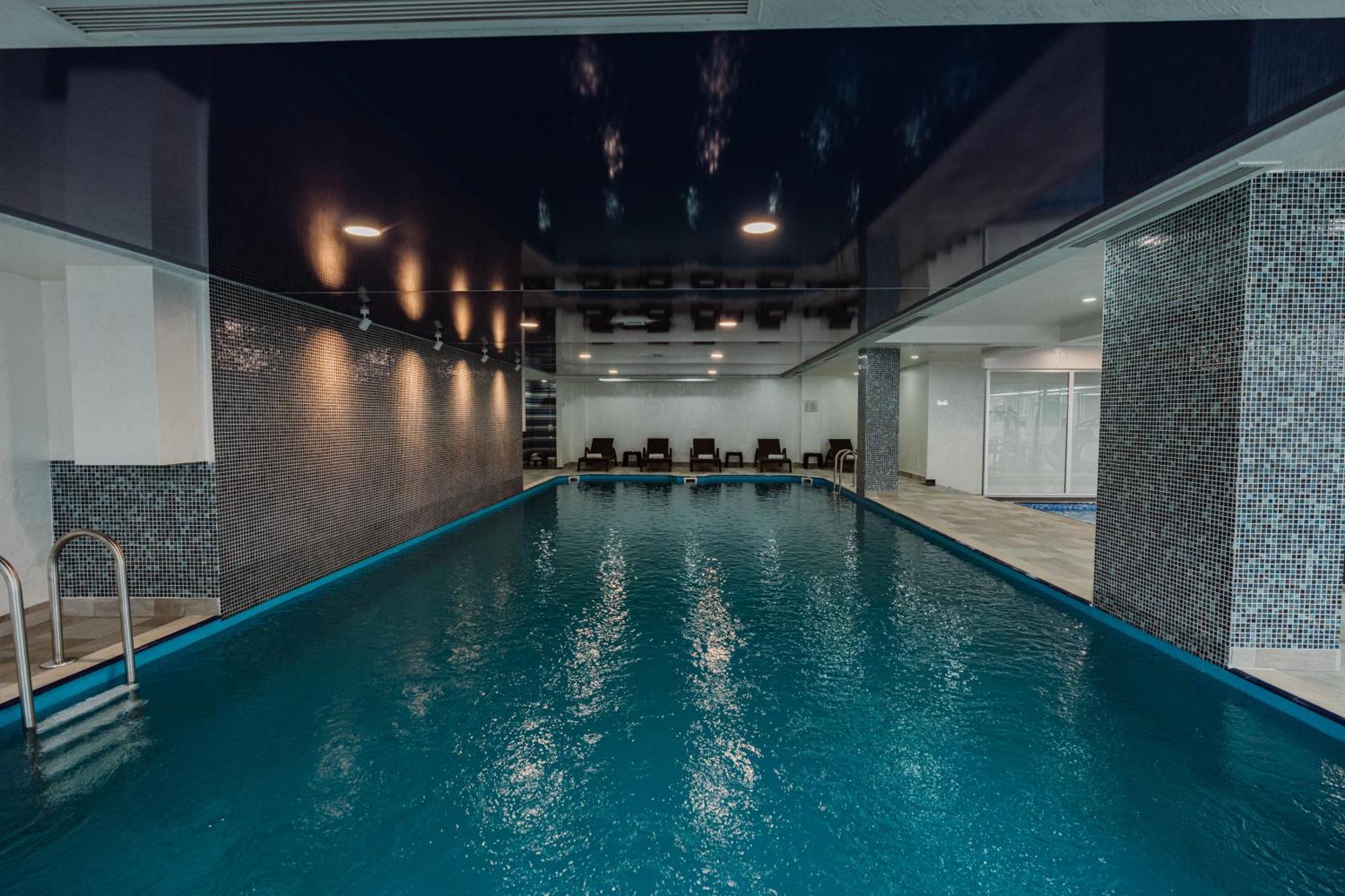 Best Western Plus バトゥーミ エクステリア 写真