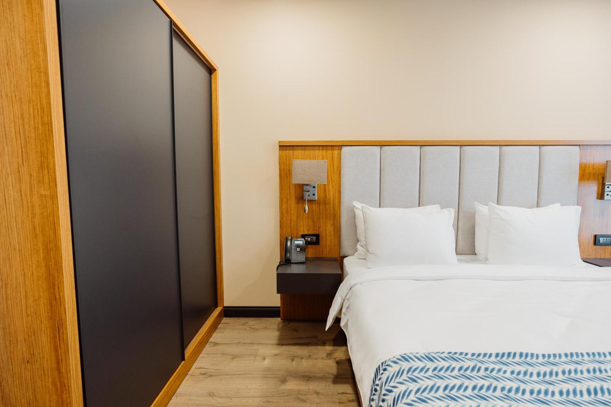 Best Western Plus バトゥーミ エクステリア 写真