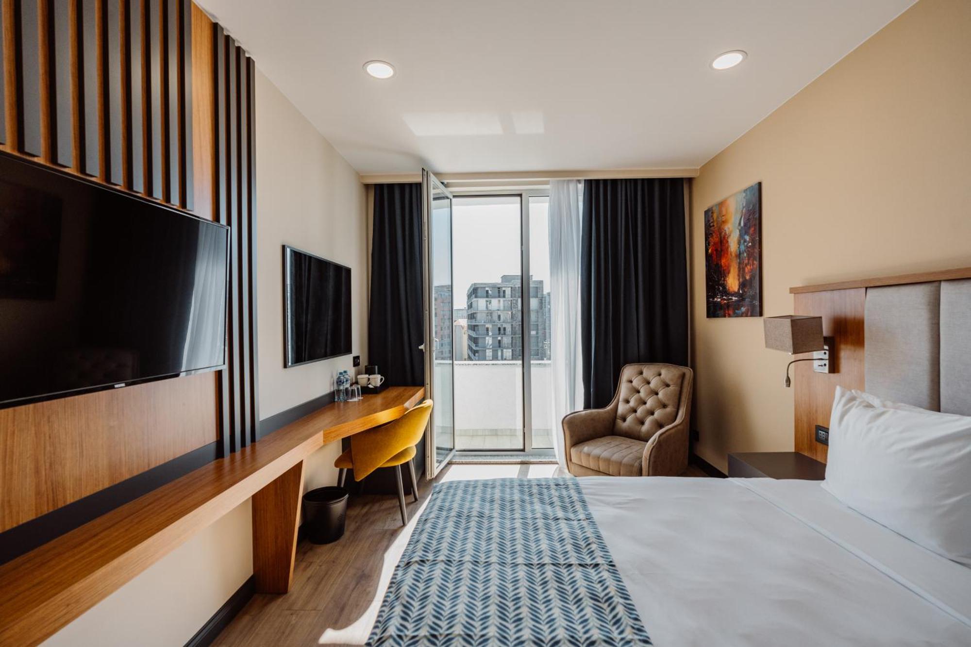 Best Western Plus バトゥーミ エクステリア 写真