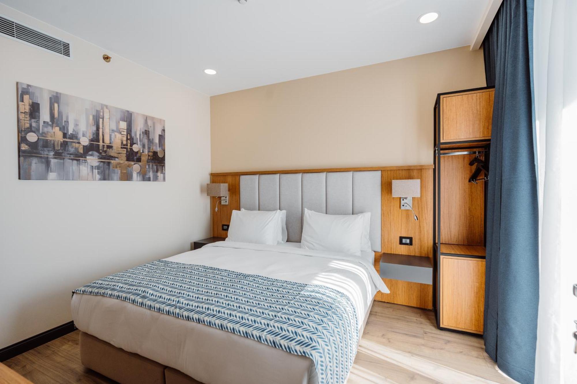 Best Western Plus バトゥーミ エクステリア 写真