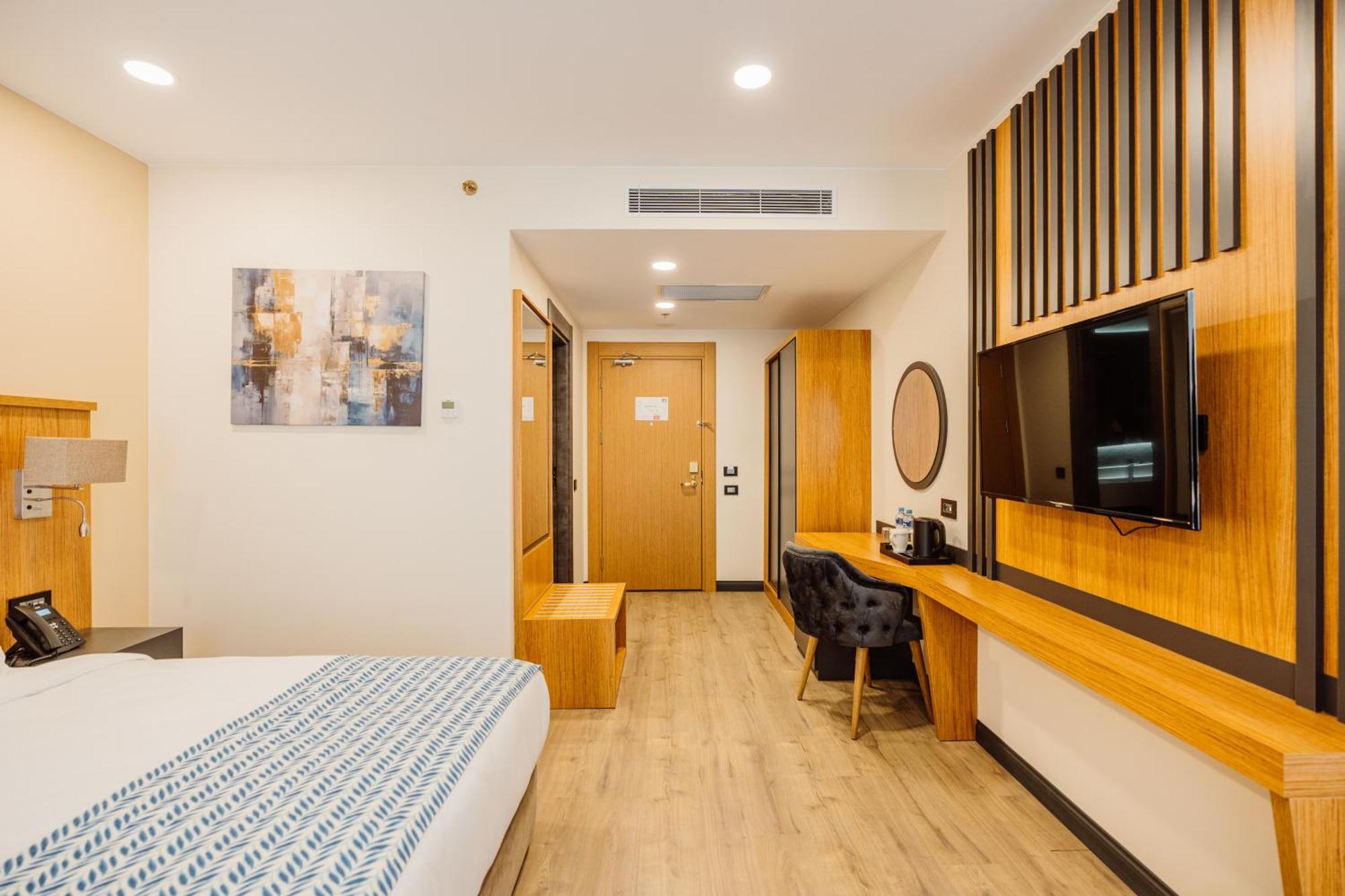 Best Western Plus バトゥーミ エクステリア 写真