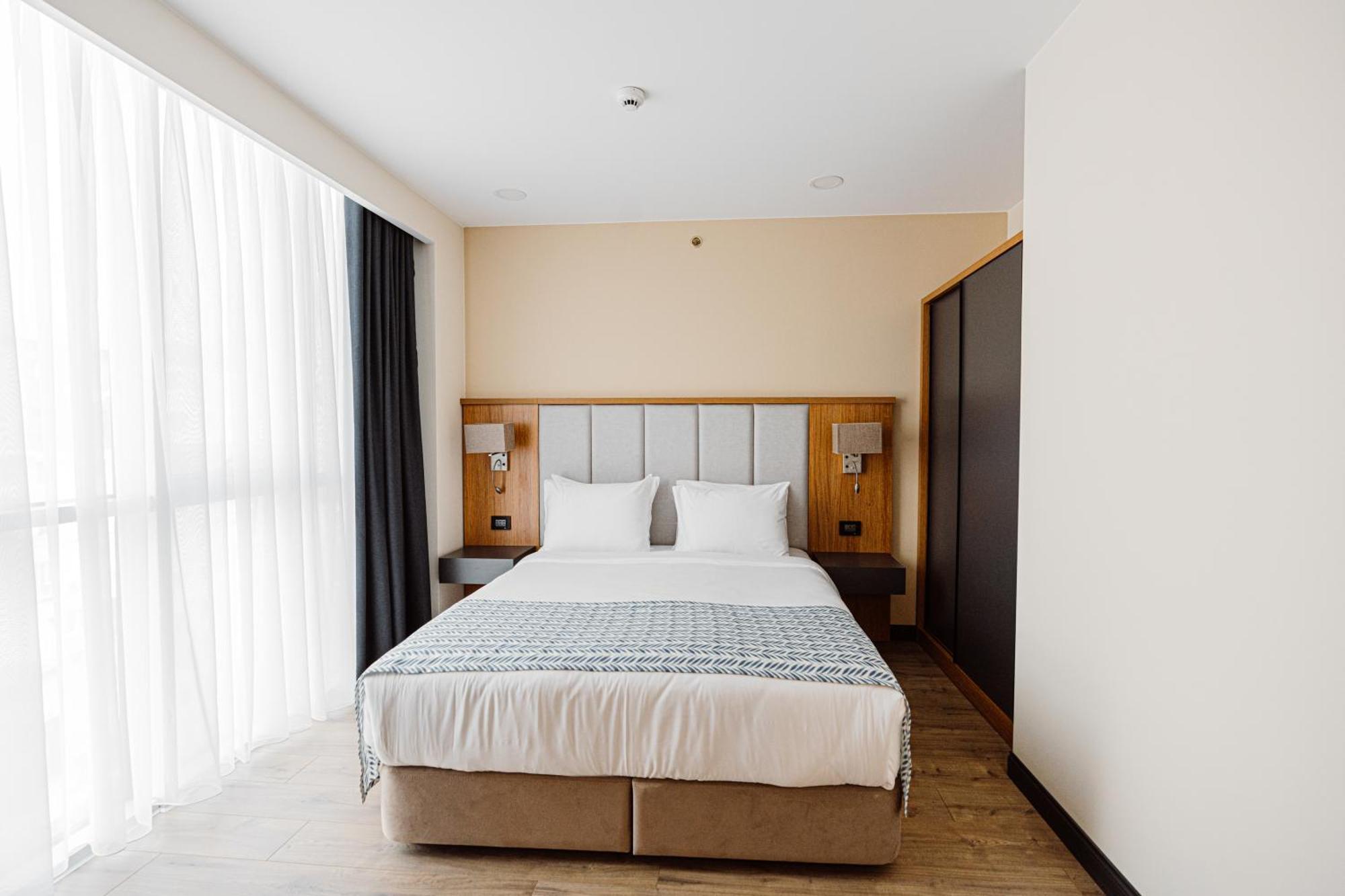 Best Western Plus バトゥーミ エクステリア 写真