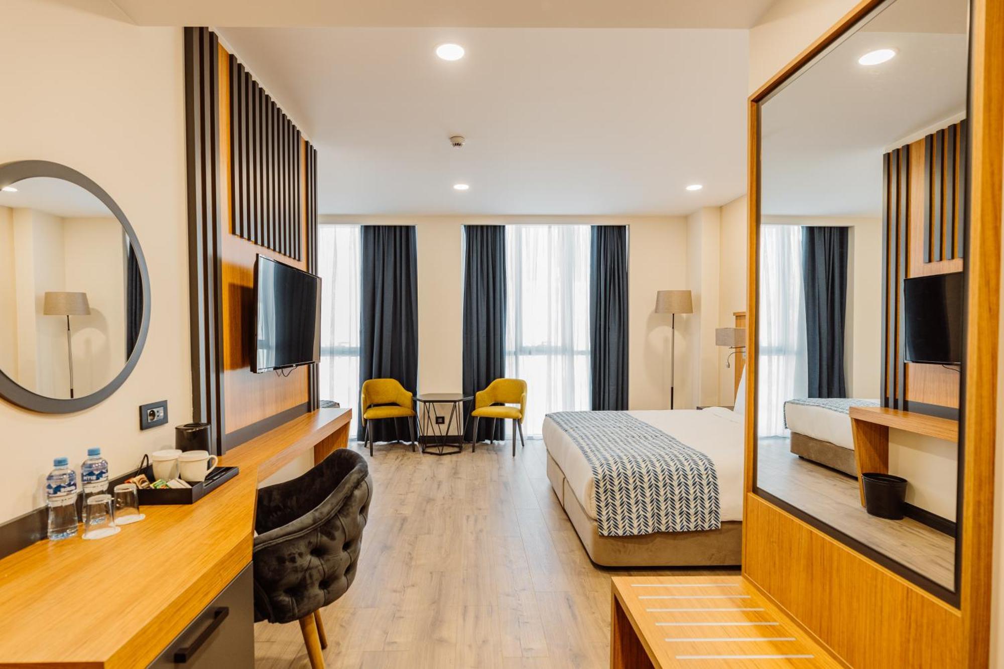 Best Western Plus バトゥーミ エクステリア 写真