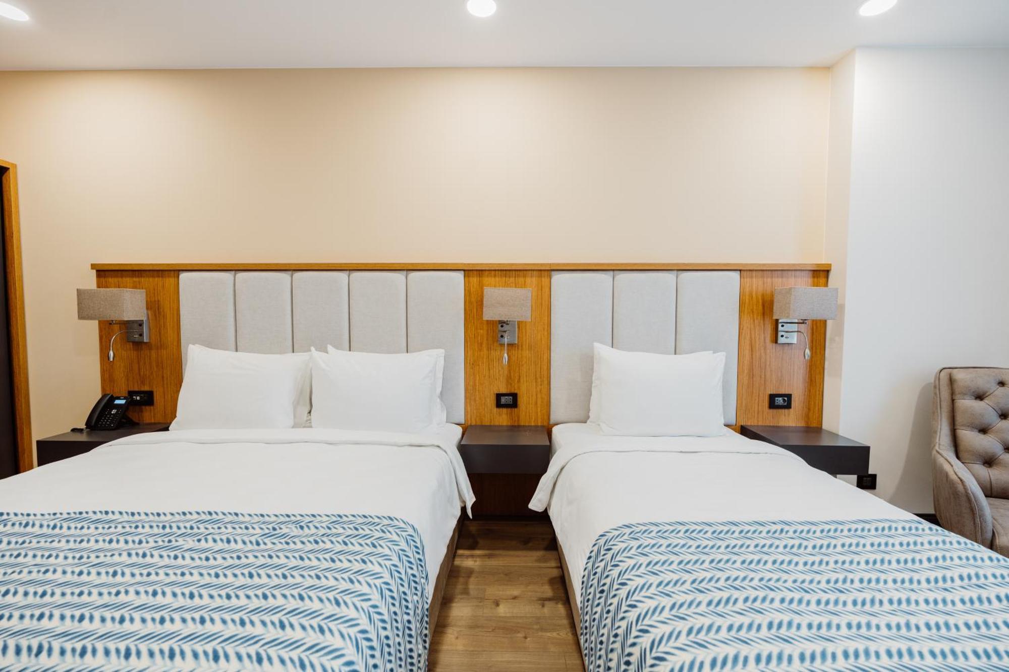 Best Western Plus バトゥーミ エクステリア 写真