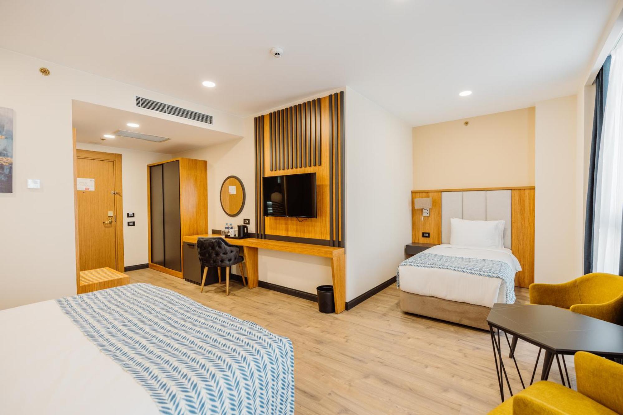 Best Western Plus バトゥーミ エクステリア 写真